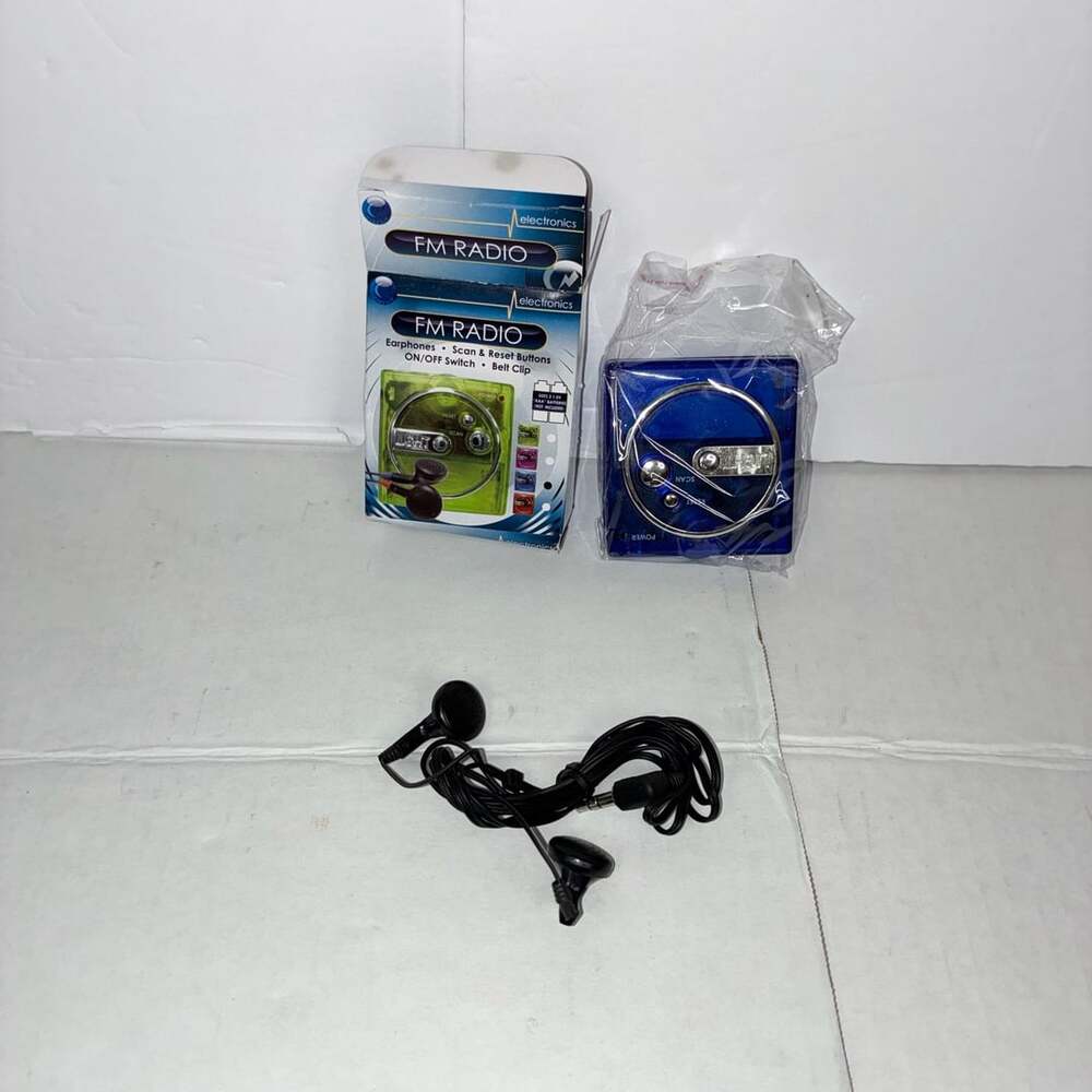 Greenbrier Electronics Mini FM Radio With Earphones Blue
